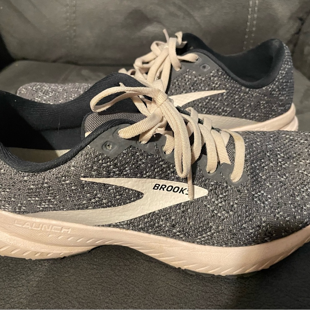 Women brooks launched 7 size 9